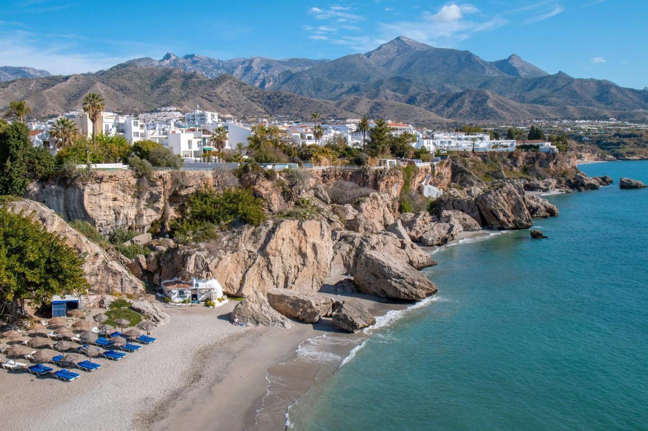 Apartamentos Vacacional En Plaza De Espana Nerja Bagian luar foto