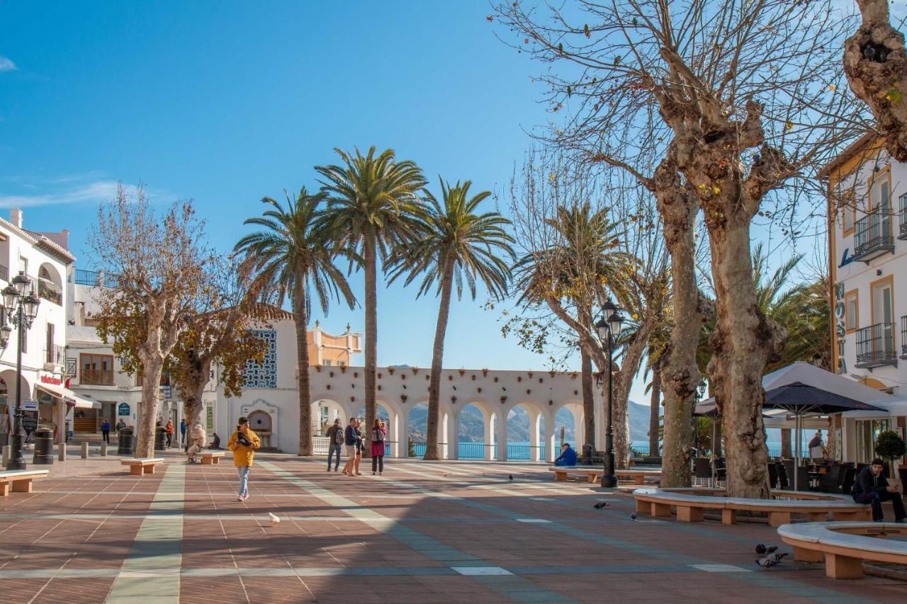 Apartamentos Vacacional En Plaza De Espana Nerja Bagian luar foto