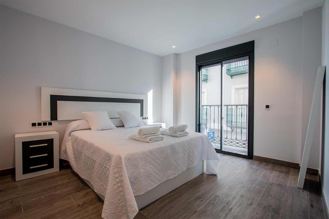 Apartamentos Vacacional En Plaza De Espana Nerja Bagian luar foto